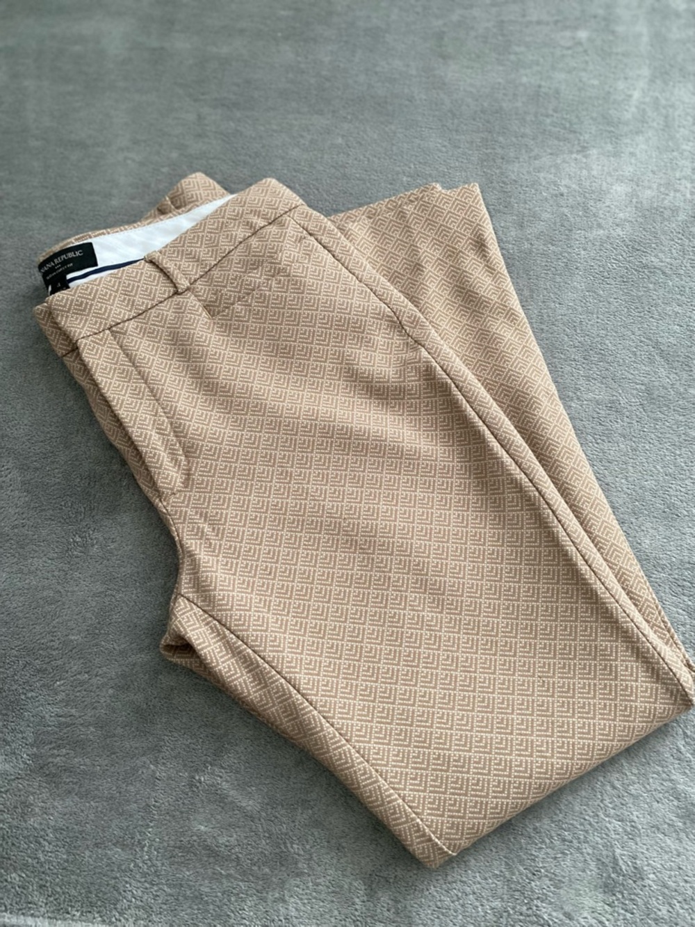 Banana Republic Sloan Pants Size 4 Tan Geometric Ankle